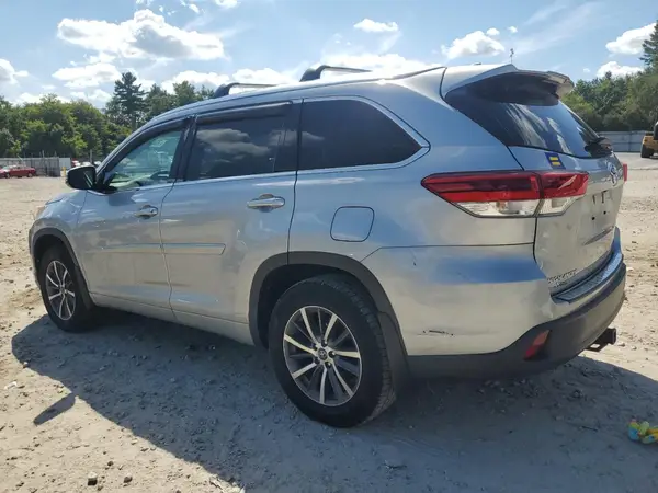 5TDJZRFH1JS803359 2018 TOYOTA HIGHLANDER - Image 2