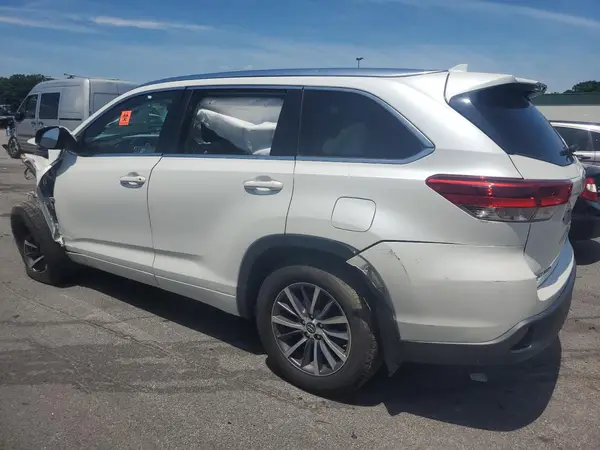 5TDJZRFH1JS806178 2018 TOYOTA HIGHLANDER - Image 2