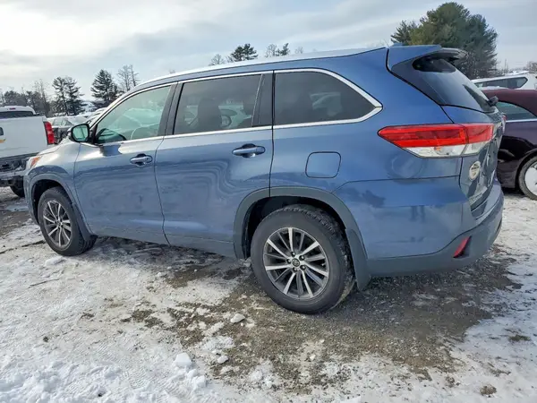 5TDJZRFH1JS810814 2018 TOYOTA HIGHLANDER - Image 2