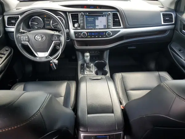5TDJZRFH1JS812949 2018 TOYOTA HIGHLANDER - Image 8