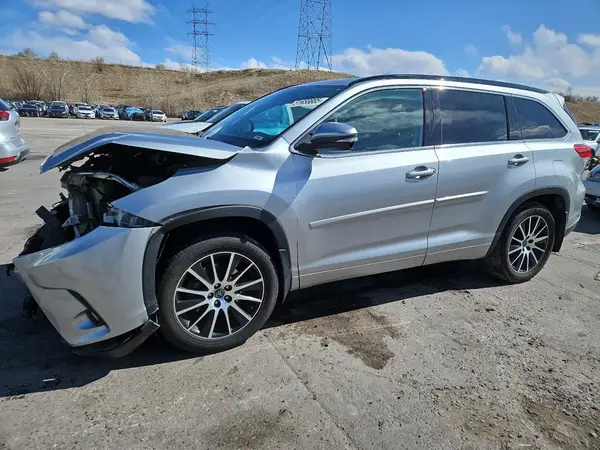 5TDJZRFH1JS813762 2018 TOYOTA HIGHLANDER - Image 1