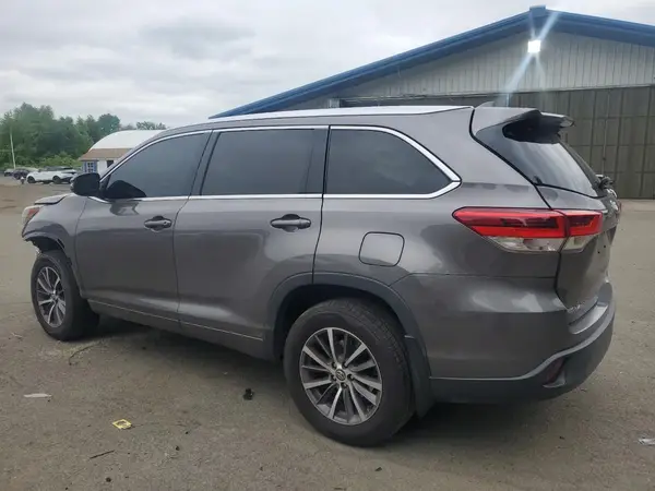 5TDJZRFH1JS816807 2018 TOYOTA HIGHLANDER - Image 2