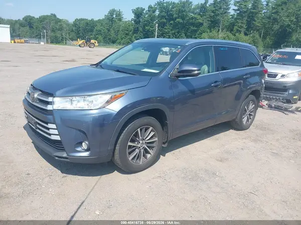 5TDJZRFH1JS817942 2018 TOYOTA HIGHLANDER - Image 2