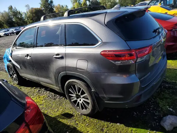 5TDJZRFH1JS819447 2018 TOYOTA HIGHLANDER - Image 2