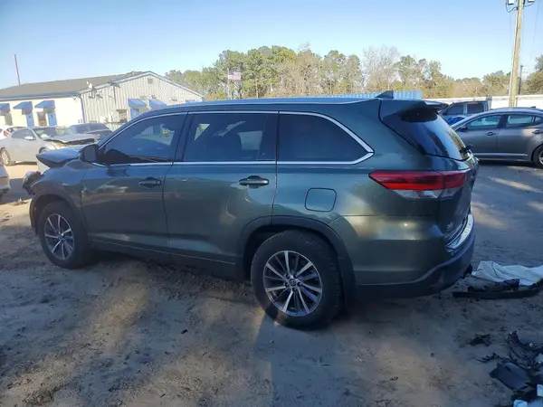 5TDJZRFH1JS826057 2018 TOYOTA HIGHLANDER - Image 2