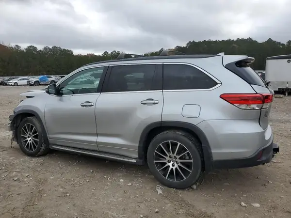 5TDJZRFH1JS826205 2018 TOYOTA HIGHLANDER - Image 2