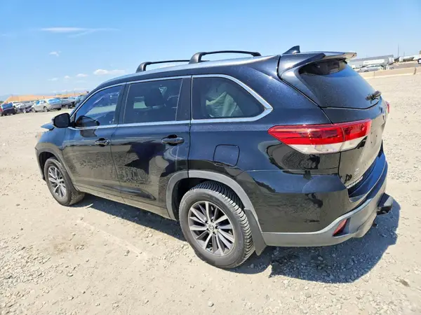 5TDJZRFH1JS829492 2018 TOYOTA HIGHLANDER - Image 2