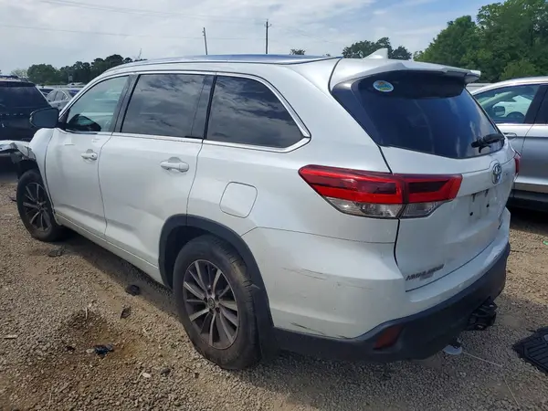 5TDJZRFH1JS836068 2018 TOYOTA HIGHLANDER - Image 2