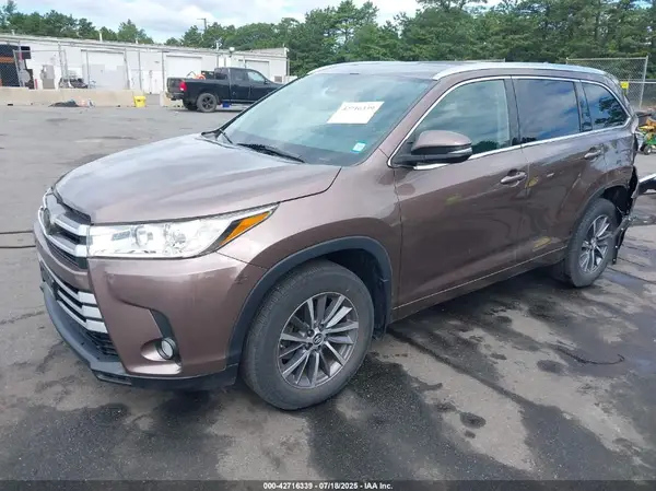 5TDJZRFH1JS838984 2018 TOYOTA HIGHLANDER - Image 2