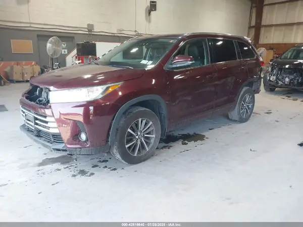 5TDJZRFH1JS848270 2018 TOYOTA HIGHLANDER - Image 2
