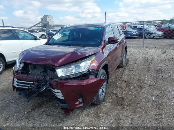5TDJZRFH1JS849645 2018 TOYOTA HIGHLANDER - Image 2