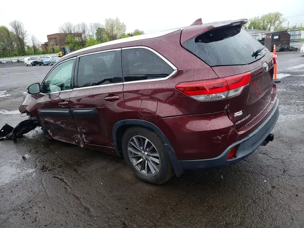5TDJZRFH1JS851007 2018 TOYOTA HIGHLANDER - Image 2