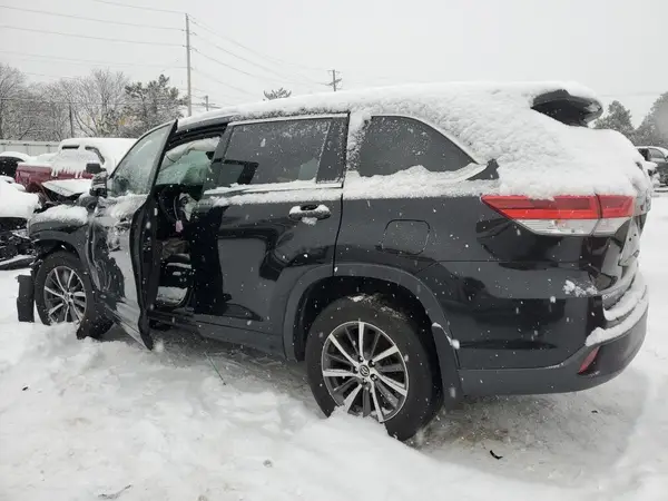 5TDJZRFH1JS857261 2018 TOYOTA HIGHLANDER - Image 2