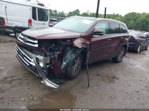 5TDJZRFH1JS857714 2018 TOYOTA HIGHLANDER - Image 2