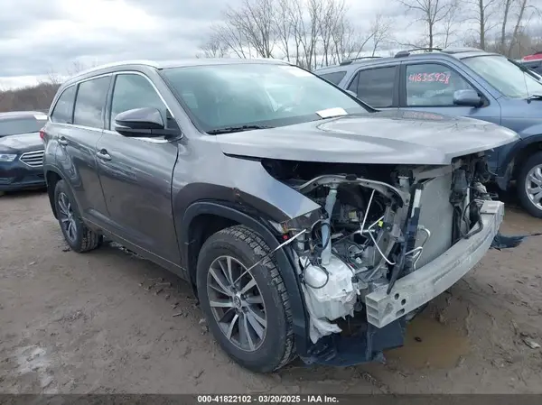 5TDJZRFH1JS871340 2018 TOYOTA HIGHLANDER - Image 1