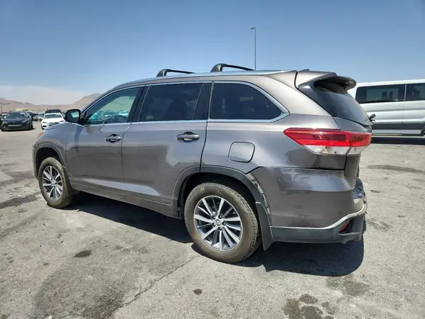 5TDJZRFH1JS871628 2018 TOYOTA HIGHLANDER - Image 2