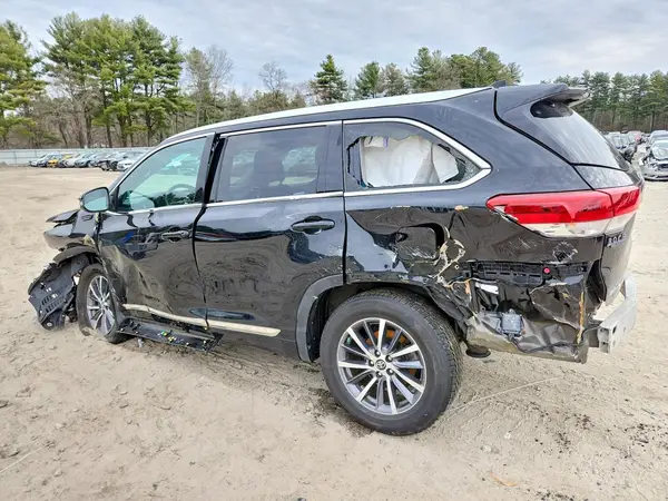 5TDJZRFH1JS872990 2018 TOYOTA HIGHLANDER - Image 2