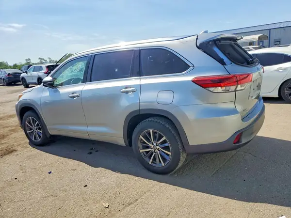 5TDJZRFH1JS878658 2018 TOYOTA HIGHLANDER - Image 2