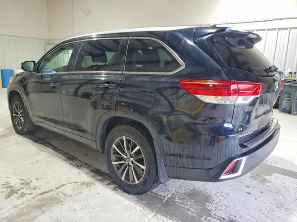 5TDJZRFH1JS885223 2018 TOYOTA HIGHLANDER - Image 2