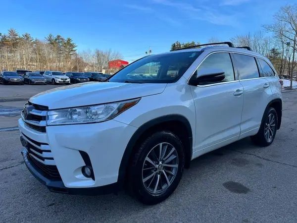 5TDJZRFH1JS886887 2018 TOYOTA HIGHLANDER - Image 2