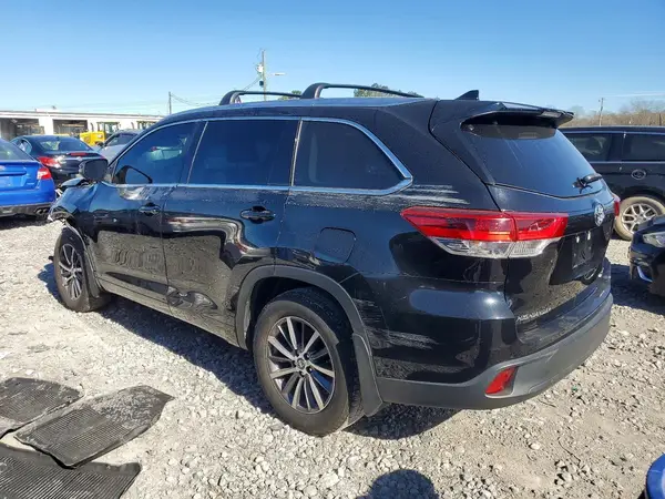 5TDJZRFH1JS887733 2018 TOYOTA HIGHLANDER - Image 2