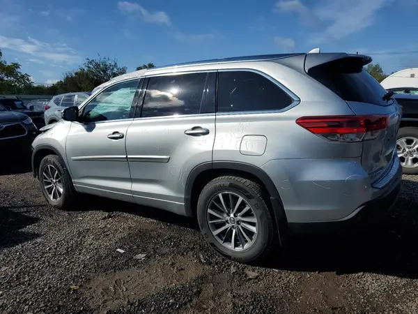 5TDJZRFH1JS889837 2018 TOYOTA HIGHLANDER - Image 2