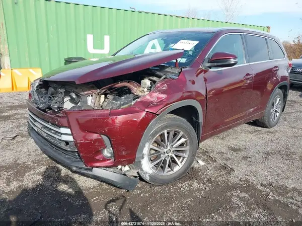 5TDJZRFH1JS894990 2018 TOYOTA HIGHLANDER - Image 2