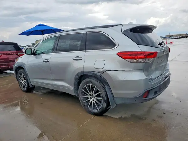 5TDJZRFH1JS895749 2018 TOYOTA HIGHLANDER - Image 2