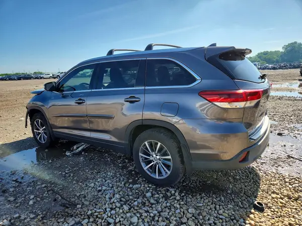 5TDJZRFH1JS899171 2018 TOYOTA HIGHLANDER - Image 2