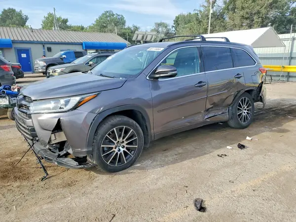 5TDJZRFH1JS901825 2018 TOYOTA HIGHLANDER - Image 1