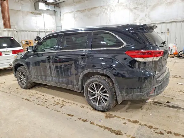 5TDJZRFH1JS902912 2018 TOYOTA HIGHLANDER - Image 2