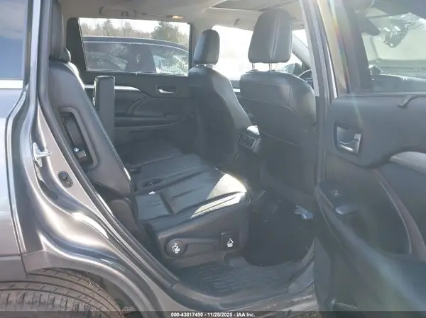 5TDJZRFH1JS902988 2018 TOYOTA HIGHLANDER - Image 8