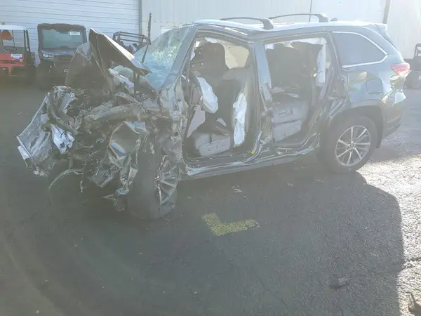 5TDJZRFH1JS903476 2018 TOYOTA HIGHLANDER - Image 1
