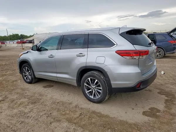 5TDJZRFH1JS905793 2018 TOYOTA HIGHLANDER - Image 2