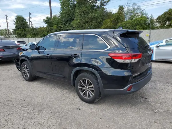 5TDJZRFH1JS907057 2018 TOYOTA HIGHLANDER - Image 2