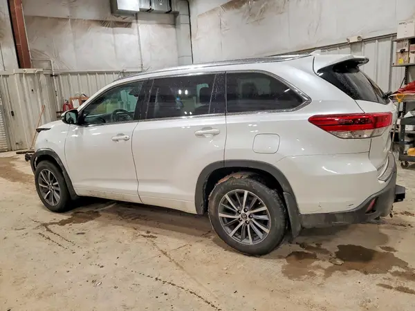 5TDJZRFH1JS912811 2018 TOYOTA HIGHLANDER - Image 2