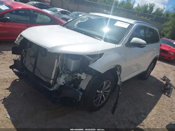 5TDJZRFH1KS563585 2019 TOYOTA HIGHLANDER - Image 2