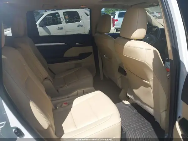 5TDJZRFH1KS563585 2019 TOYOTA HIGHLANDER - Image 8