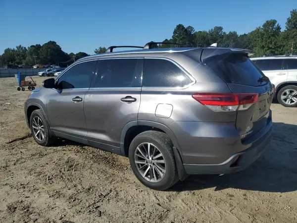 5TDJZRFH1KS564557 2019 TOYOTA HIGHLANDER - Image 2