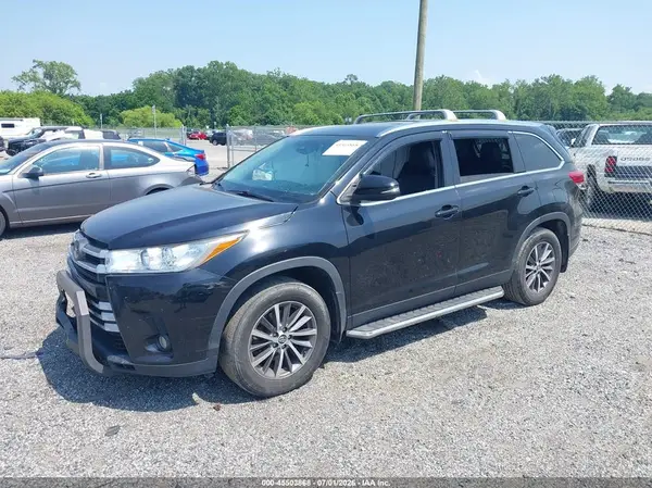 5TDJZRFH1KS564929 2019 TOYOTA HIGHLANDER - Image 2