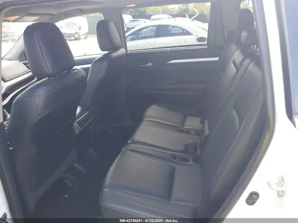 5TDJZRFH1KS564977 2019 TOYOTA HIGHLANDER - Image 8