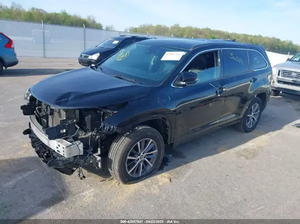5TDJZRFH1KS567197 2019 TOYOTA HIGHLANDER - Image 2