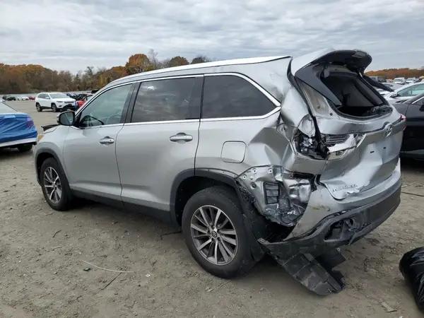 5TDJZRFH1KS571525 2019 TOYOTA HIGHLANDER - Image 2