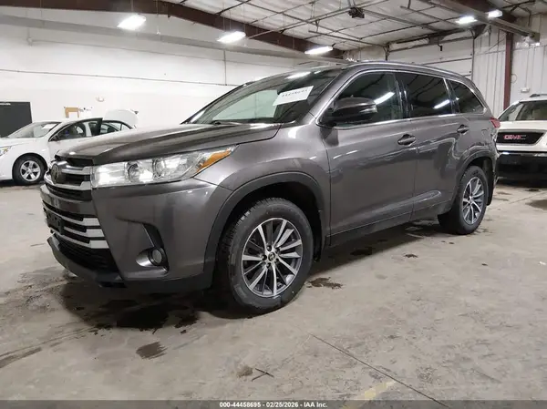 5TDJZRFH1KS572335 2019 TOYOTA HIGHLANDER - Image 2