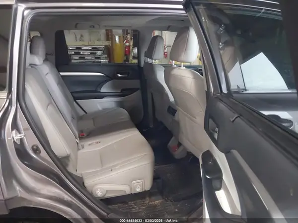 5TDJZRFH1KS572562 2019 TOYOTA HIGHLANDER - Image 8