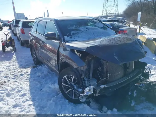 5TDJZRFH1KS573517 2019 TOYOTA HIGHLANDER - Image 1