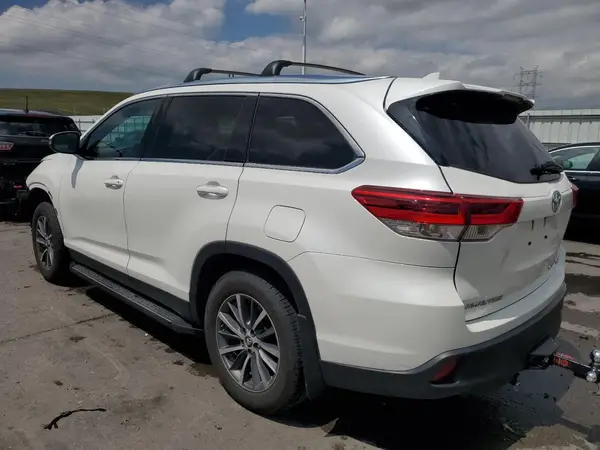 5TDJZRFH1KS577180 2019 TOYOTA HIGHLANDER - Image 2