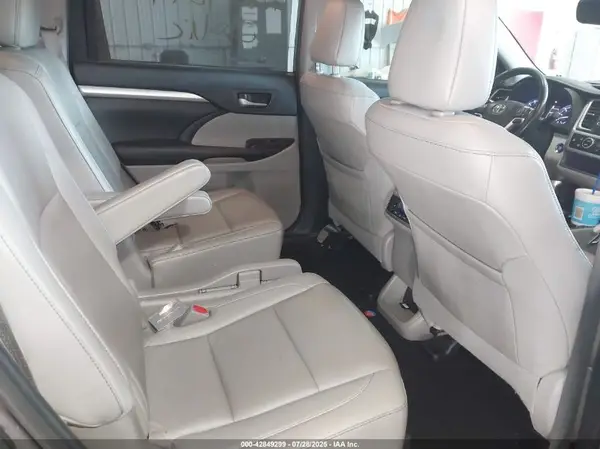 5TDJZRFH1KS578359 2019 TOYOTA HIGHLANDER - Image 8