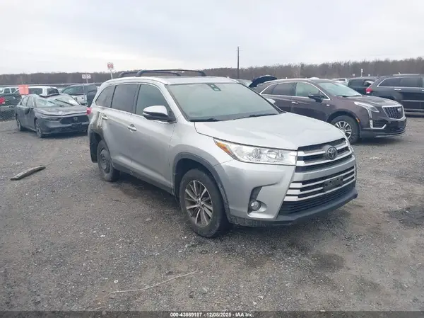5TDJZRFH1KS579270 2019 TOYOTA HIGHLANDER - Image 1
