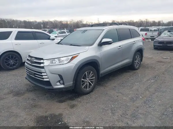 5TDJZRFH1KS579270 2019 TOYOTA HIGHLANDER - Image 2